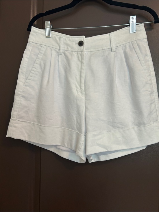 J. Crew Pants - J. Crew Remi Tailored Short in Stretch Linen Blend. White. Women’s size 2